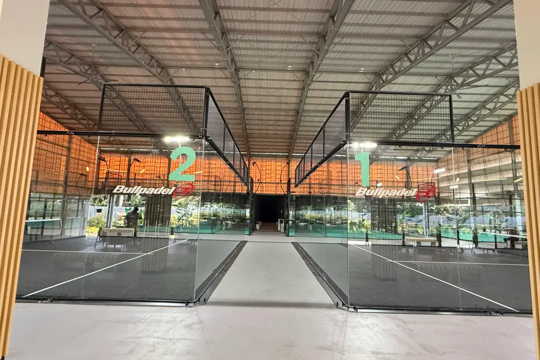 Walkway between courts 1 and 2